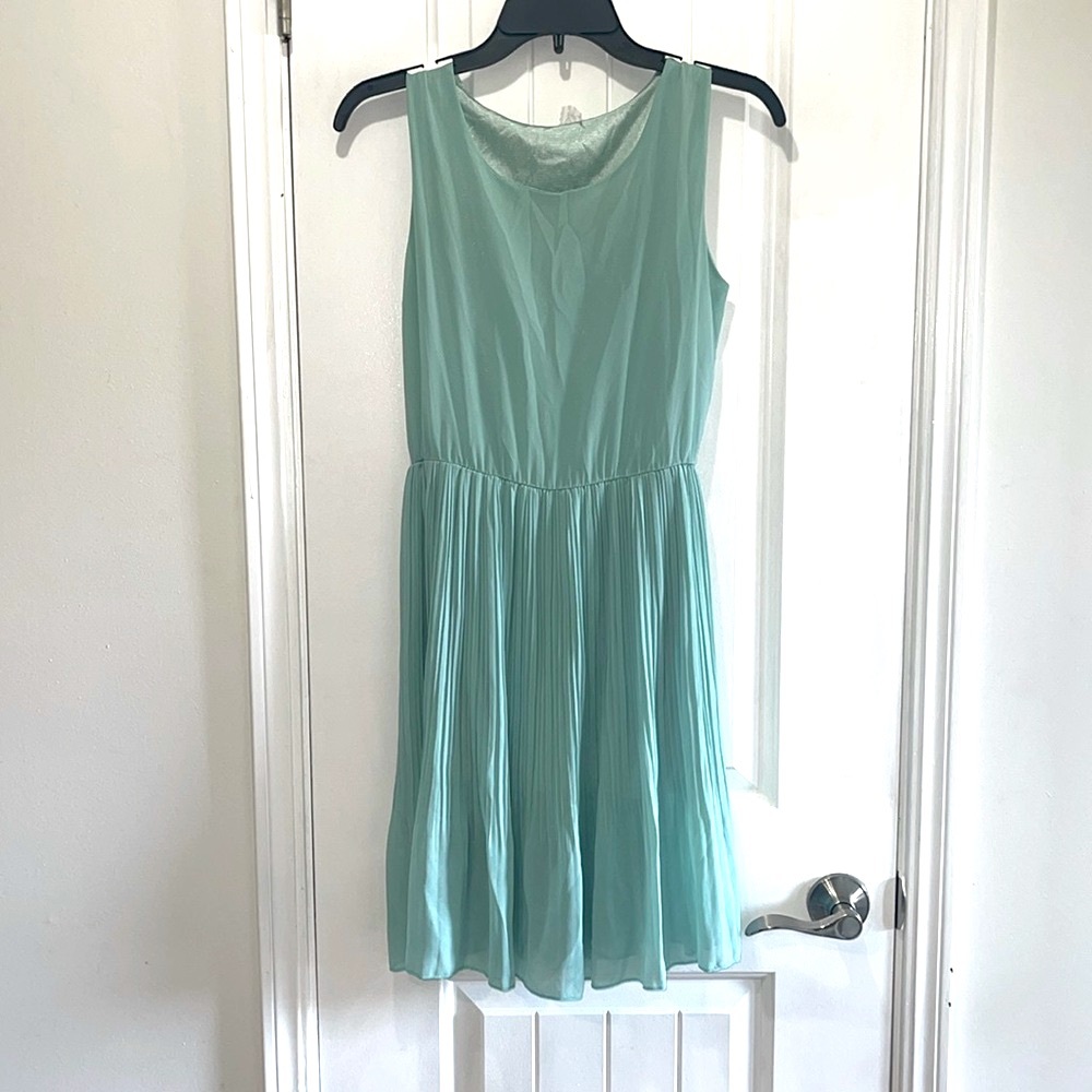 Anthropologie sleeveless mint green pleated accordion midi dress hits at knees